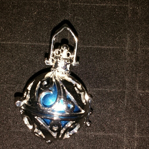 Beautiful Crown top Harmony Bell Angel Caller