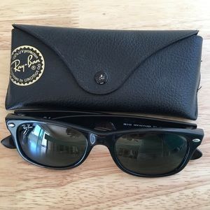 Ray-Ban Wayfarer Sunglasses in Classic Black