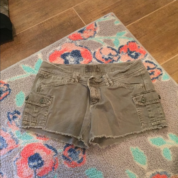 American eagle cargo green shorts 00
