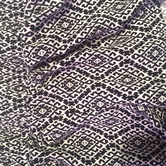 UO black and white soft shorts - Picture 4 of 4