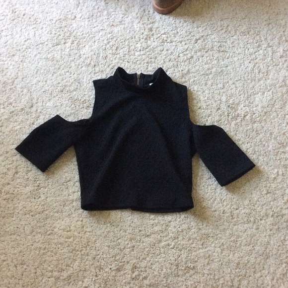 Cold shoulder crop top