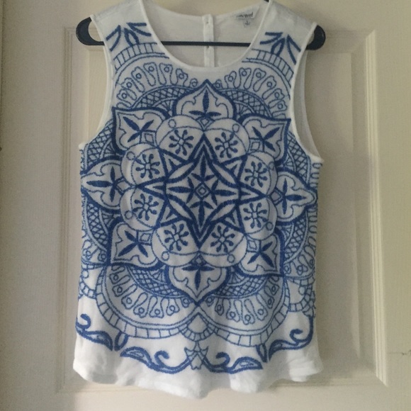 White/blue patterned shirt