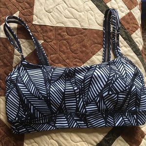 Lululemon sports bra size 4