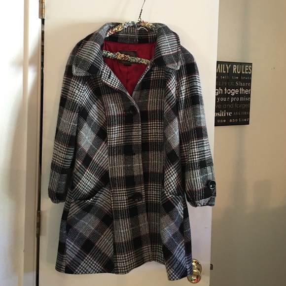Beautiful Plaid Guess Coat
