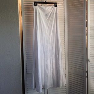 ‼️3 hour sale‼️White Express maxi skirt