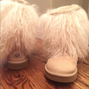 UGG Classic Sheepskin Short Boots (womens 10)
