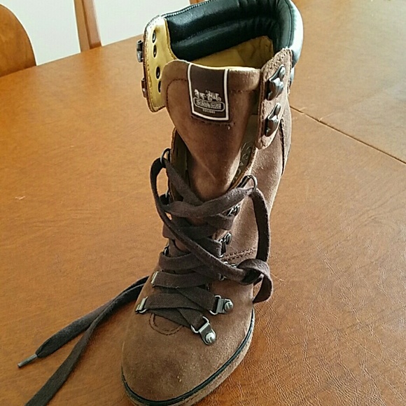 Boots Coach!! - Picture 2 of 2