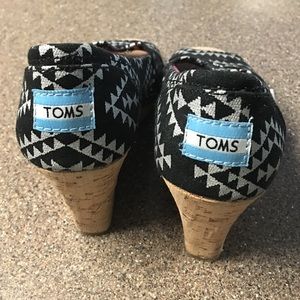 TOMS! WEDGES!!