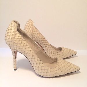 Textured Pointy toe Pumps