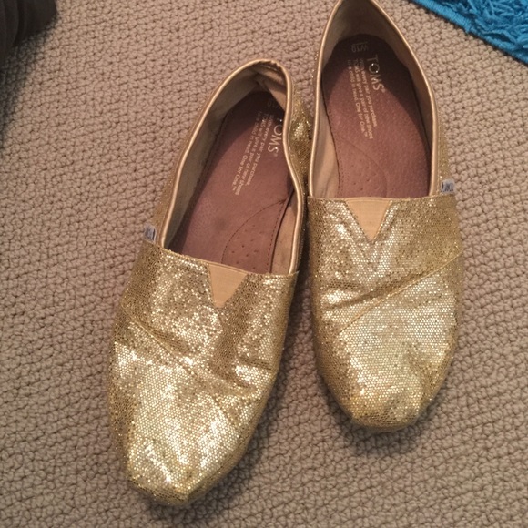 Gold glitter toms