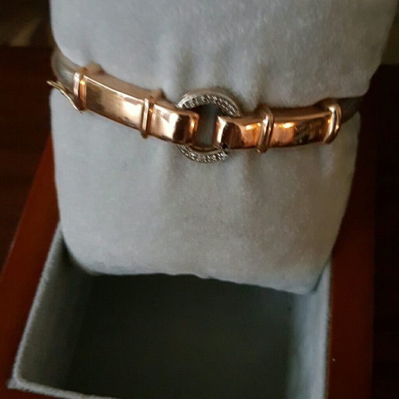 Hinged bracelet