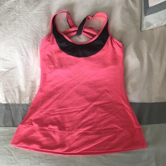 Lucy workout top w/ shelf bra