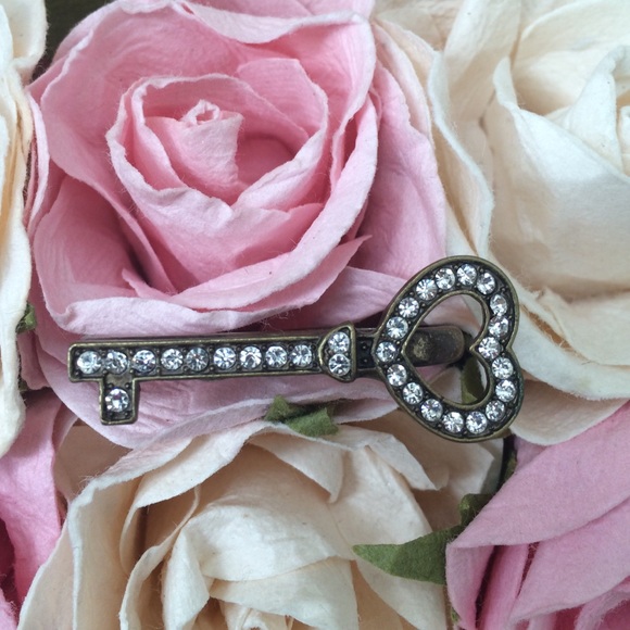 ✨LAST CHANCE✨ Heart Key Double Finger Ring