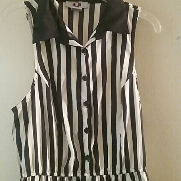 Sleeveless summer dress - Picture 2 of 3