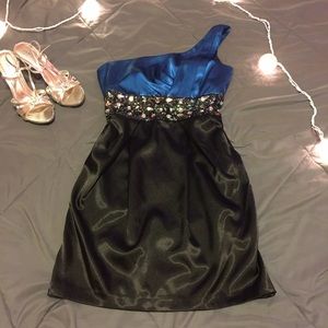 One shoulder, cocktail/homecoming dress