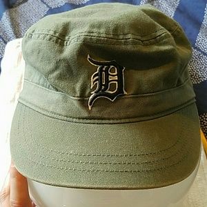 twins enterprise Accessories - Detroit Tigers womens Camo Green Capital sz M twins enterprise Accessories - Detroit Tigers womens Camo Green Capital sz M