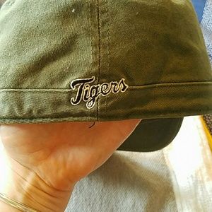 twins enterprise Accessories - Detroit Tigers womens Camo Green Capital sz M twins enterprise Accessories - Detroit Tigers womens Camo Green Capital sz M