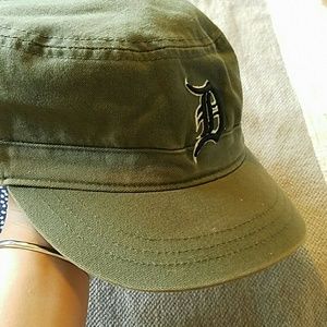 twins enterprise Accessories - Detroit Tigers womens Camo Green Capital sz M twins enterprise Accessories - Detroit Tigers womens Camo Green Capital sz M