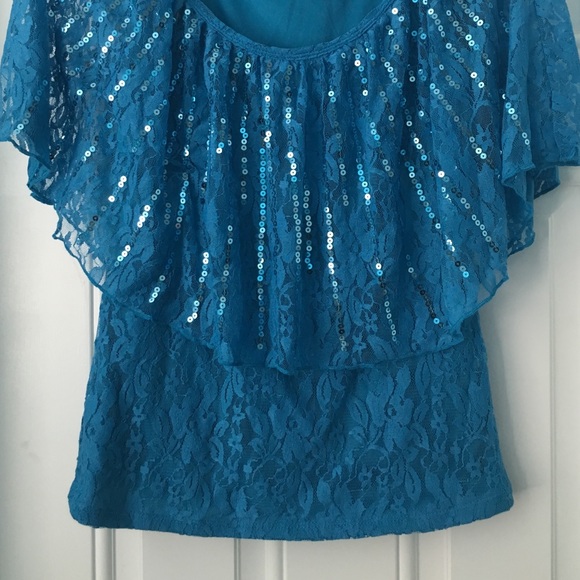 🎉HP🎉Cute Sparkly Blue Top - Picture 4 of 4