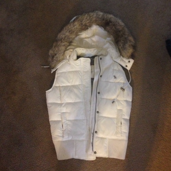 Abercrombie Sleeveless ski vest w/ removable hood