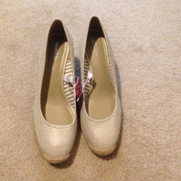 New tan with gold thread wedges!