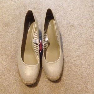 New tan with gold thread wedges!