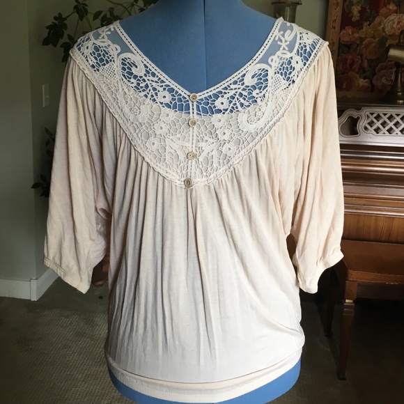 Cream lace three quarter sleeved top