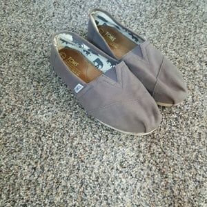 Gray TOMS size 7 womens