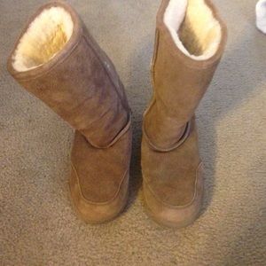 Bear paw size 8 Ugg boots great condition