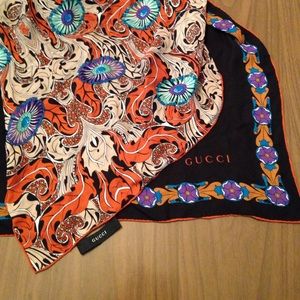 😎Reduced!😎 GUCCI Silk scarf/wrap 52" sq.