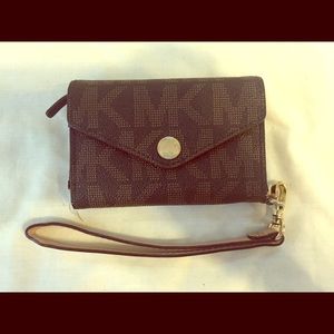 Michael Kors iPhone 4 wristlet wallet