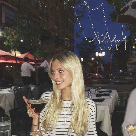 Meet your Posher, Caroline - Picture 1 of 1