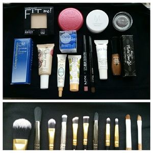 Lot of gently used makeup and brushes