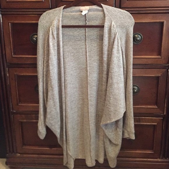 Long greyish Cardigan