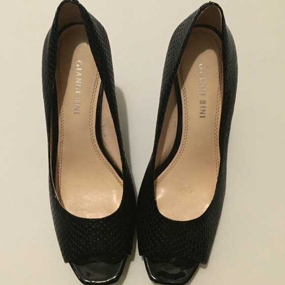 Black Gianni Bini heels