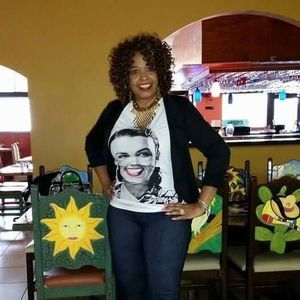 Meet your Posher, Cassandra