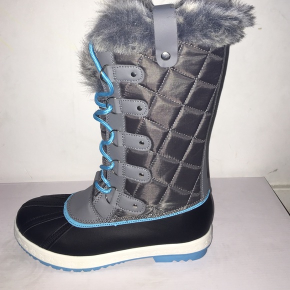 Brand new snow boots