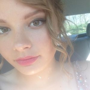 Meet your Posher, Cayla