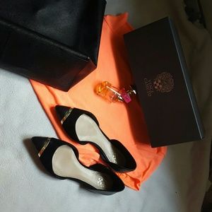 100% authentic Vince Camuto flats
