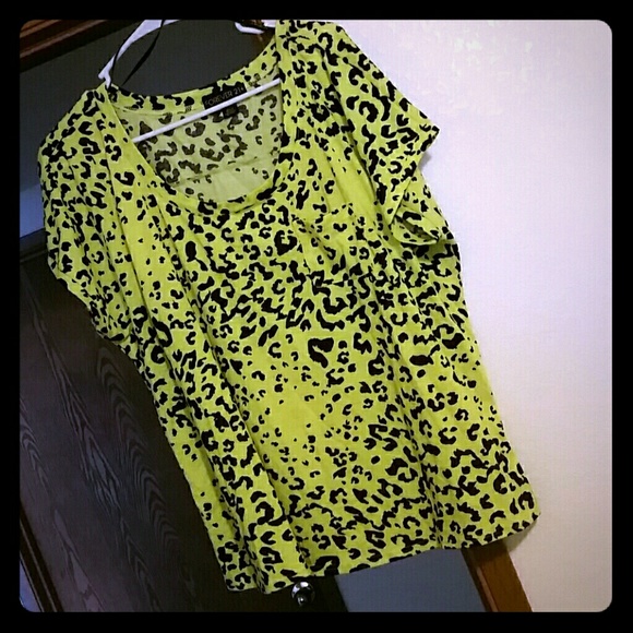 Yellow leopard tee