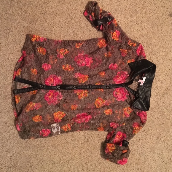 Flowered Lace Blouse size Medium Juniors