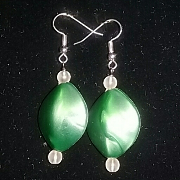 Handmade emerald green earrings - Picture 1 of 1