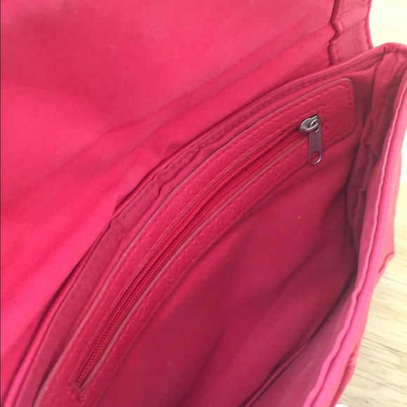 red clutch purse. - Picture 2 of 4