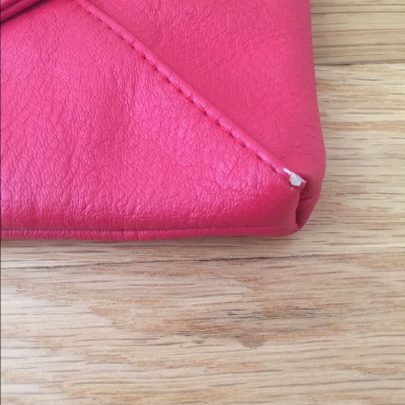 red clutch purse. - Picture 4 of 4