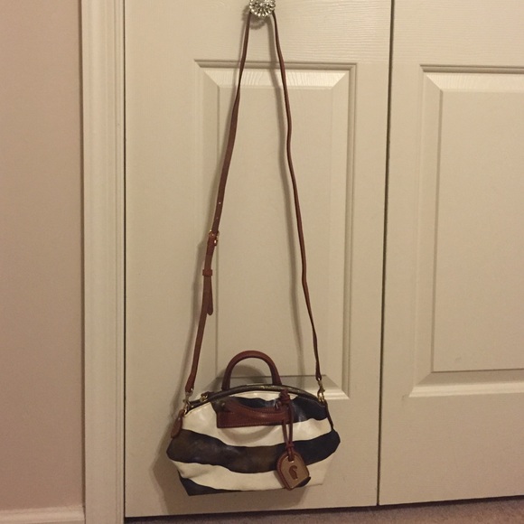 Dooney & Bourke Handbags - Leather purse