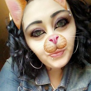 Meet your Posher, Linzaa