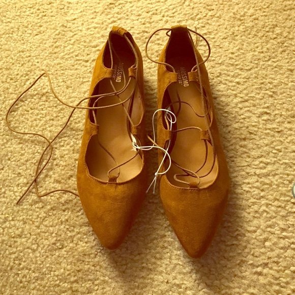 Cute lace up flats!