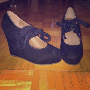 6" black platform shoes