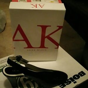 Aksophie Black Patent Slingback Pumps