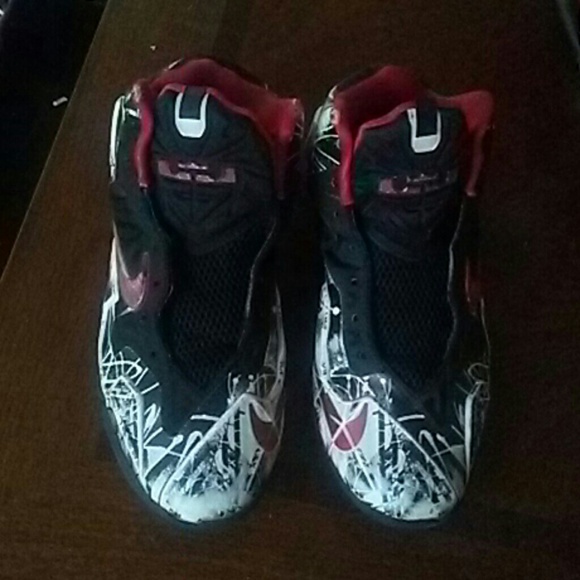 Youth 5.5 Lebron graffiti